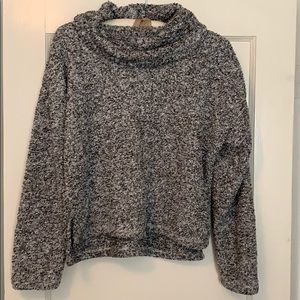 Lightweight fleece black gray white sweater